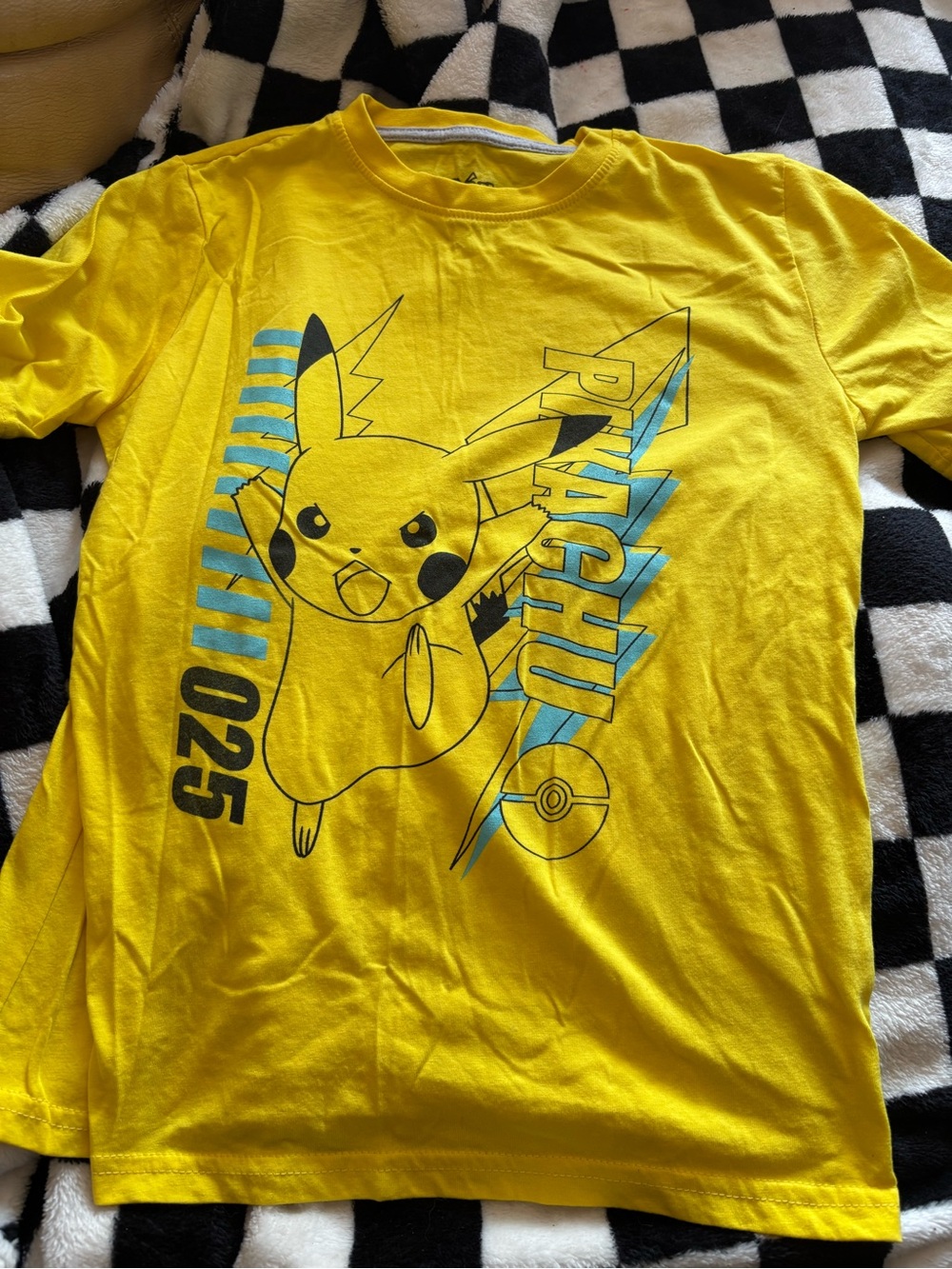 Boys large 10/12 yellow pokemon pikachu Tshirt